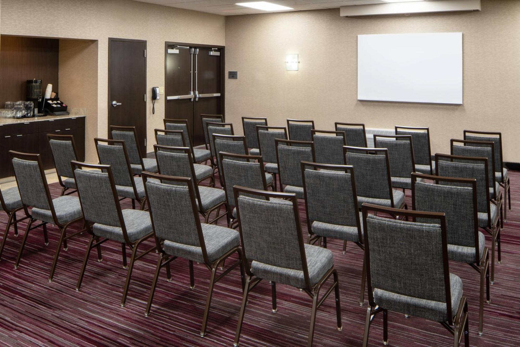 Courtyard By Marriott Nashville Airport Exterior foto