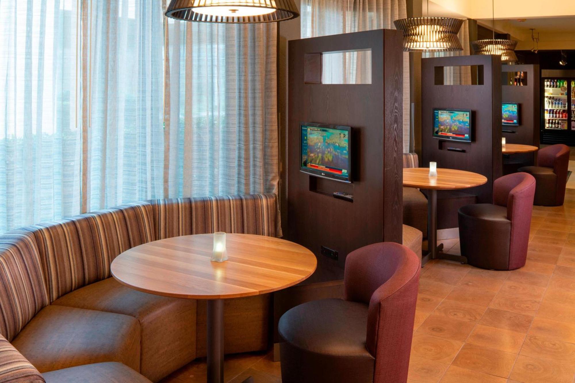 Courtyard By Marriott Nashville Airport Exterior foto