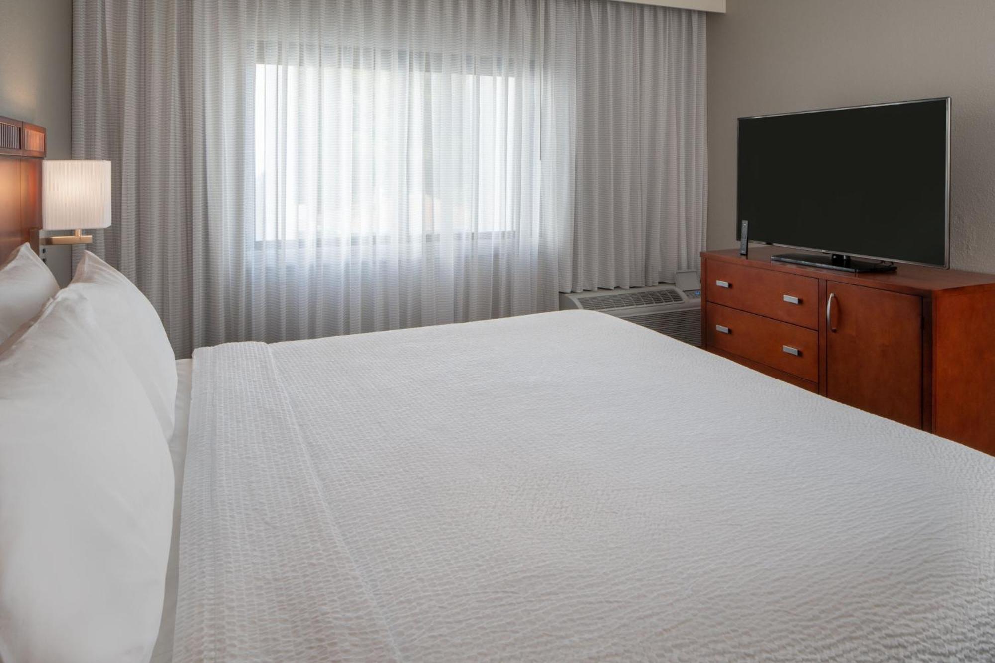 Courtyard By Marriott Nashville Airport Exterior foto